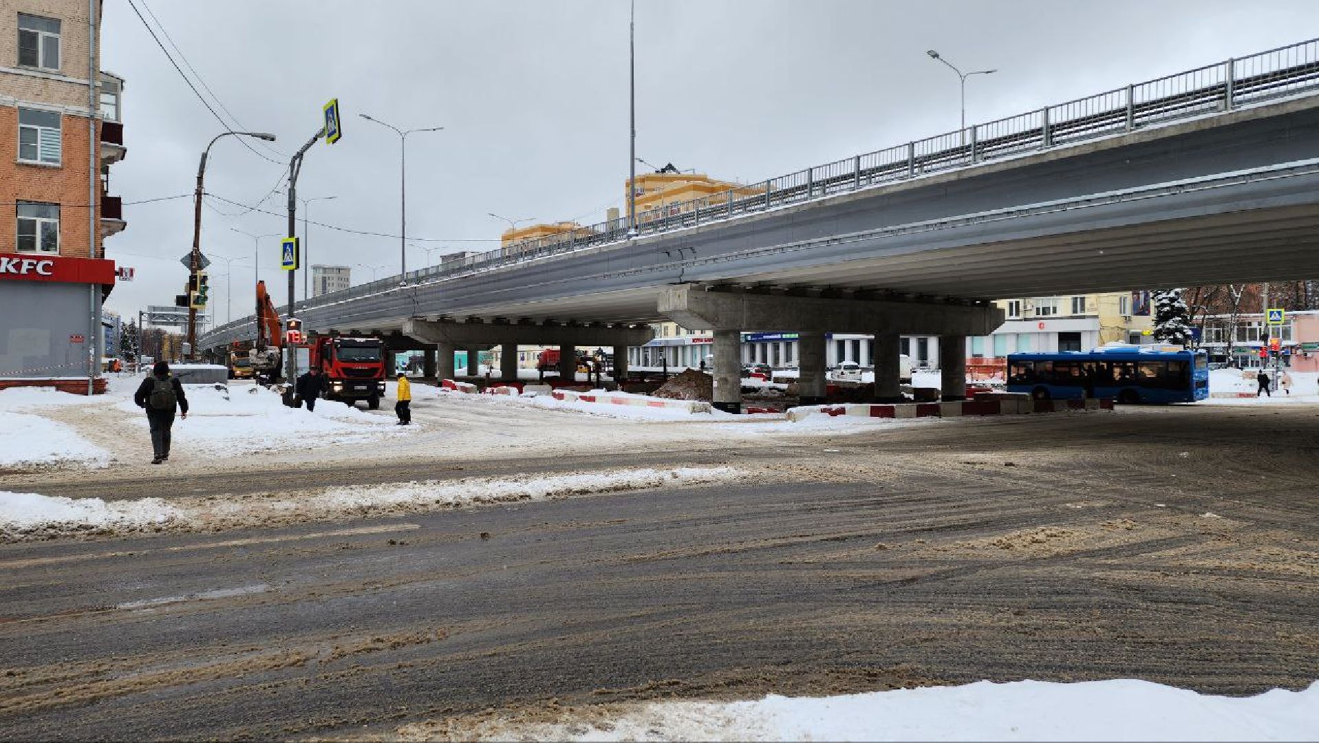 Люберцы, эстакада на Октябрьском проспекте в Люберцах, уборка снега,