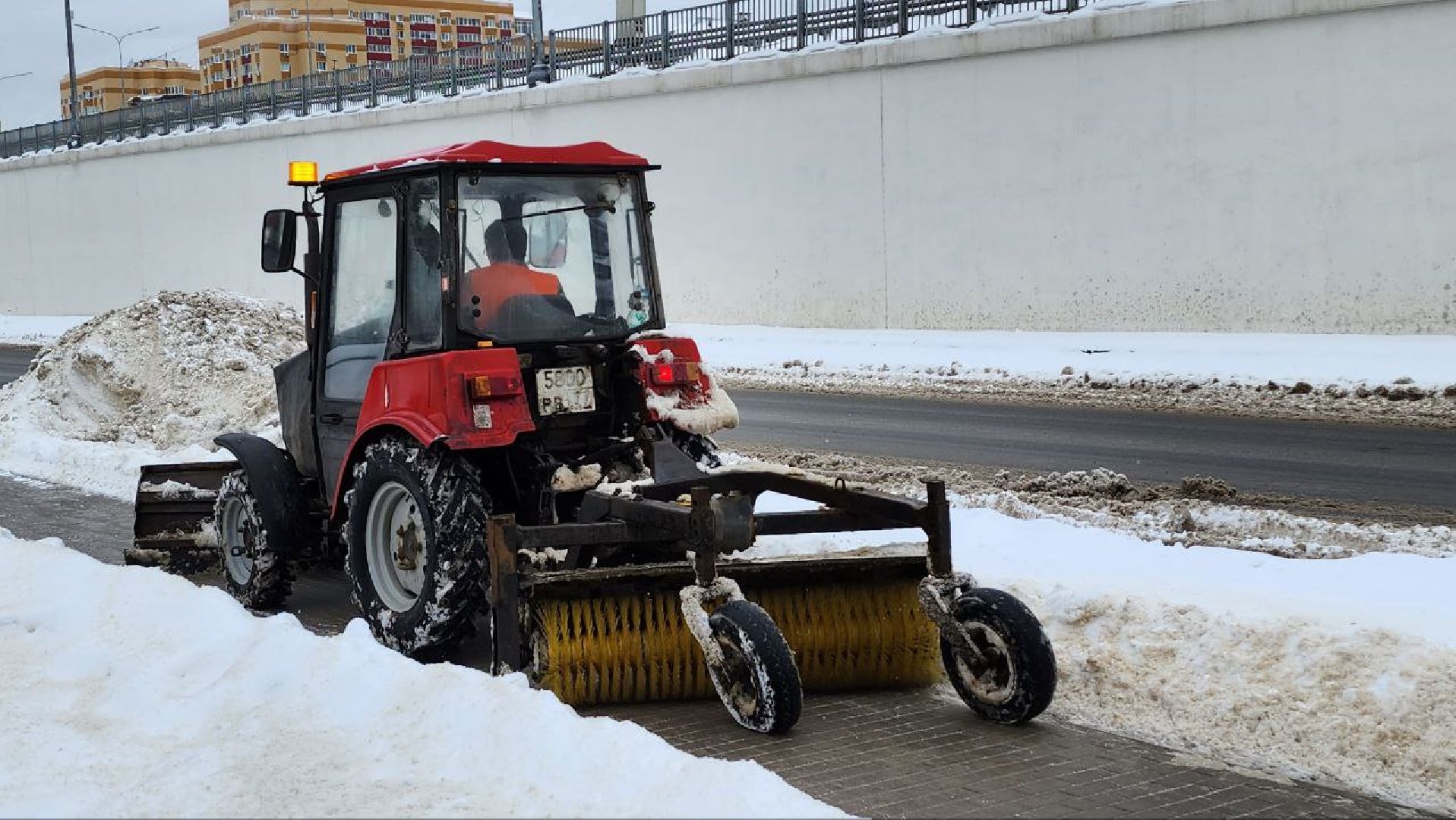 Люберцы, эстакада на Октябрьском проспекте в Люберцах, уборка снега,