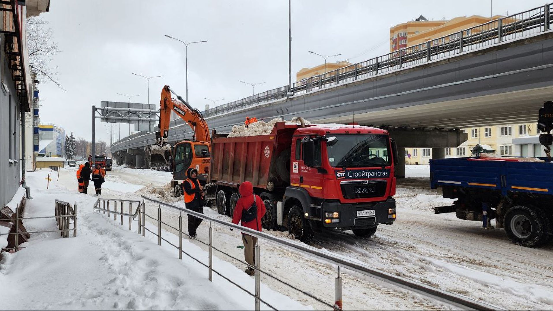 Люберцы, эстакада на Октябрьском проспекте в Люберцах, уборка снега,