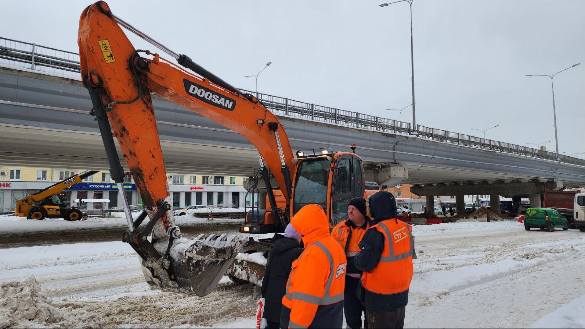 Люберцы, эстакада на Октябрьском проспекте в Люберцах, уборка снега,