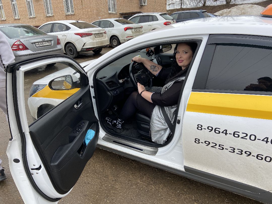 Волоколамск, девушка, такси, профессия, общество, водитель, автомобиль, праздник