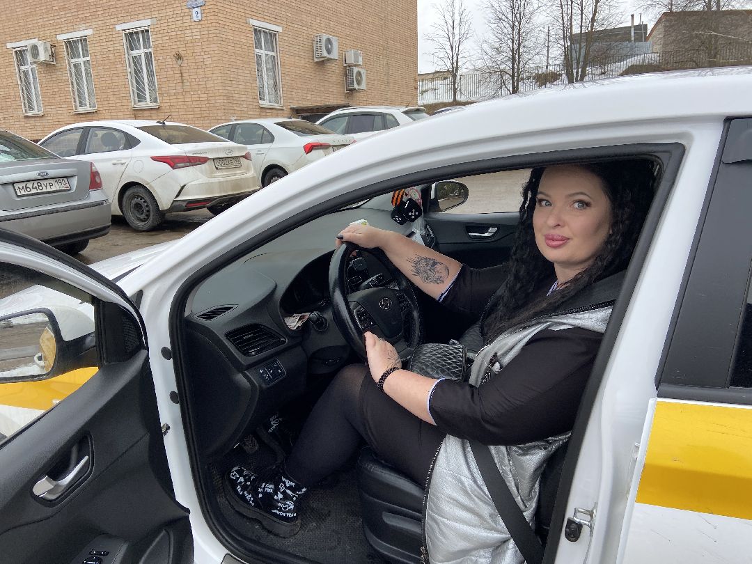 Волоколамск, девушка, такси, профессия, общество, водитель, автомобиль, праздник