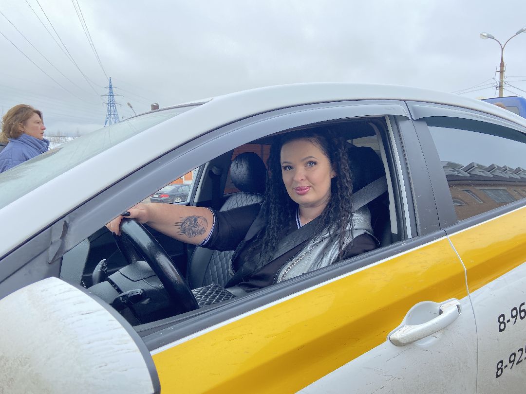 Волоколамск, девушка, такси, профессия, общество, водитель, автомобиль, праздник