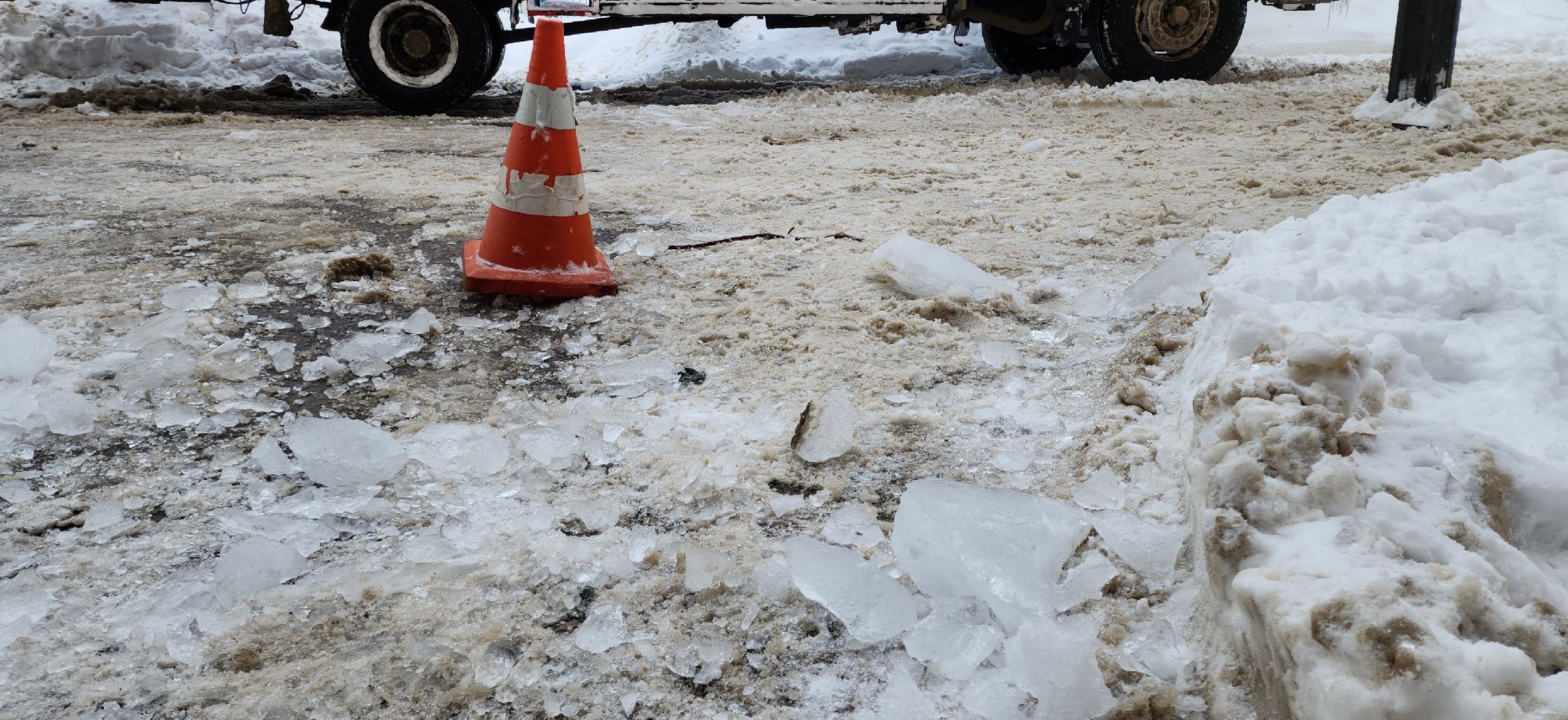 электросталь, мой город, жкх, жкх подмосковье, управляющая компания, сосульки, наледь, чистка кровли от снега, альпинизм,