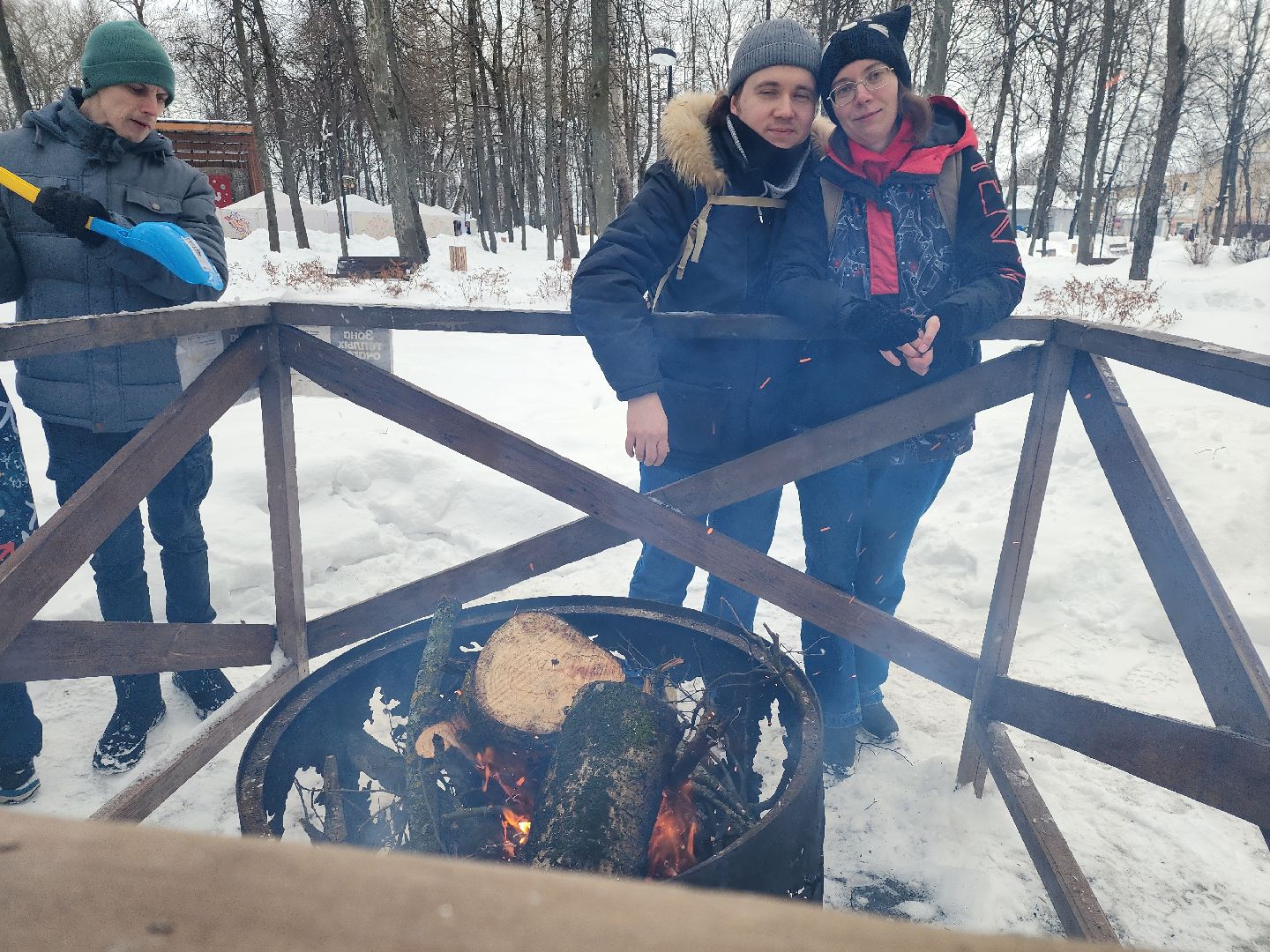 серпухов, подмосковье, очаги в парке, парк имени олега степанова, зима в подмосковье,