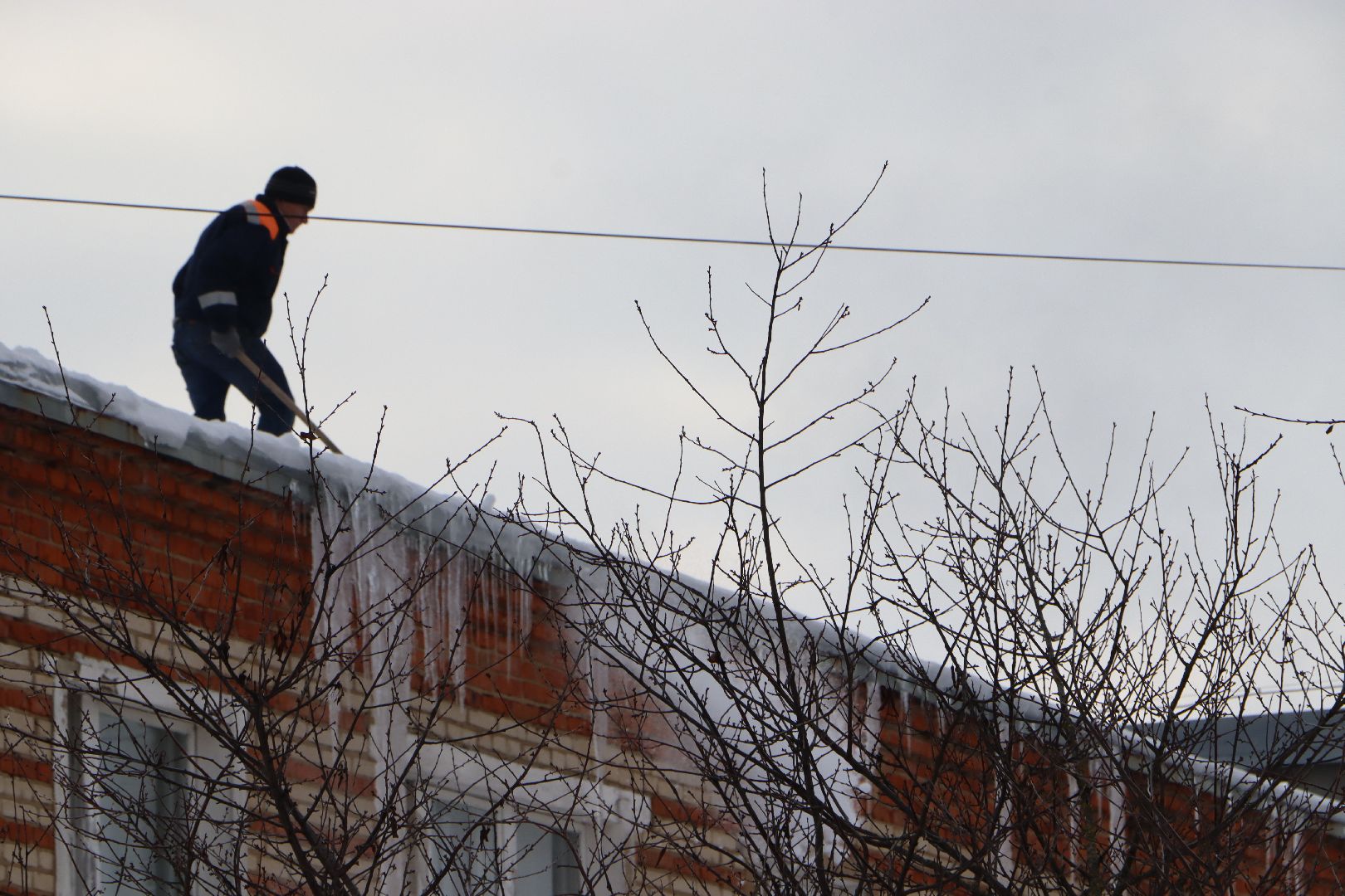 Серебряные Пруды, ЖКХ, сосульки, наледь на крыше,