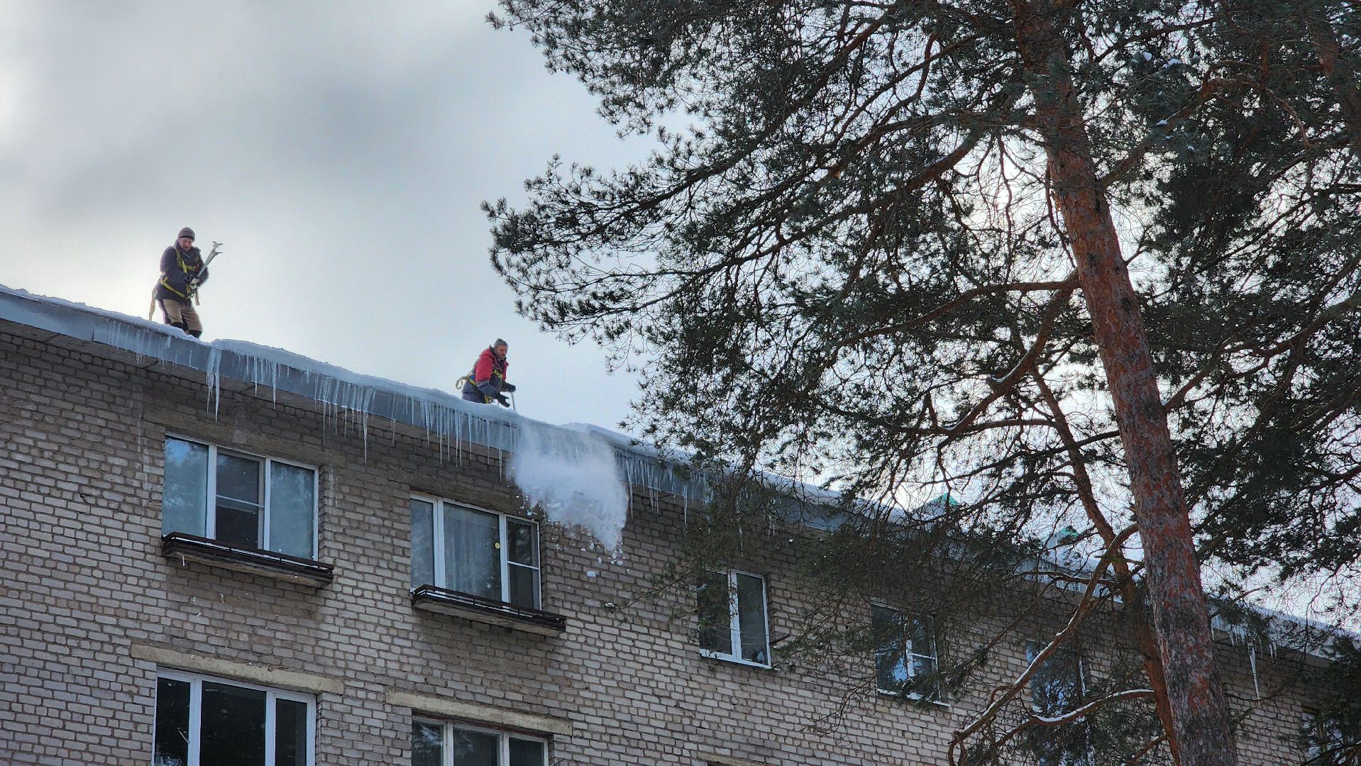 протвино, благоустойство, зима, сосульки, очистка крыш,