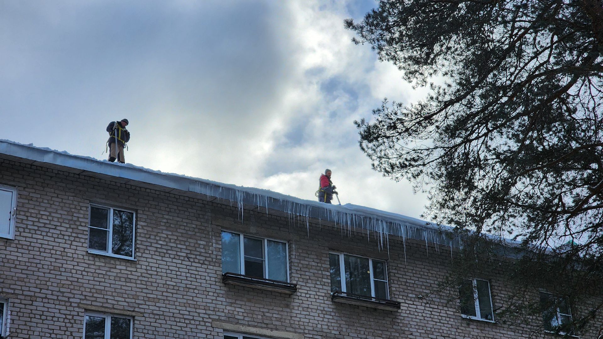 протвино, благоустойство, зима, сосульки, очистка крыш,