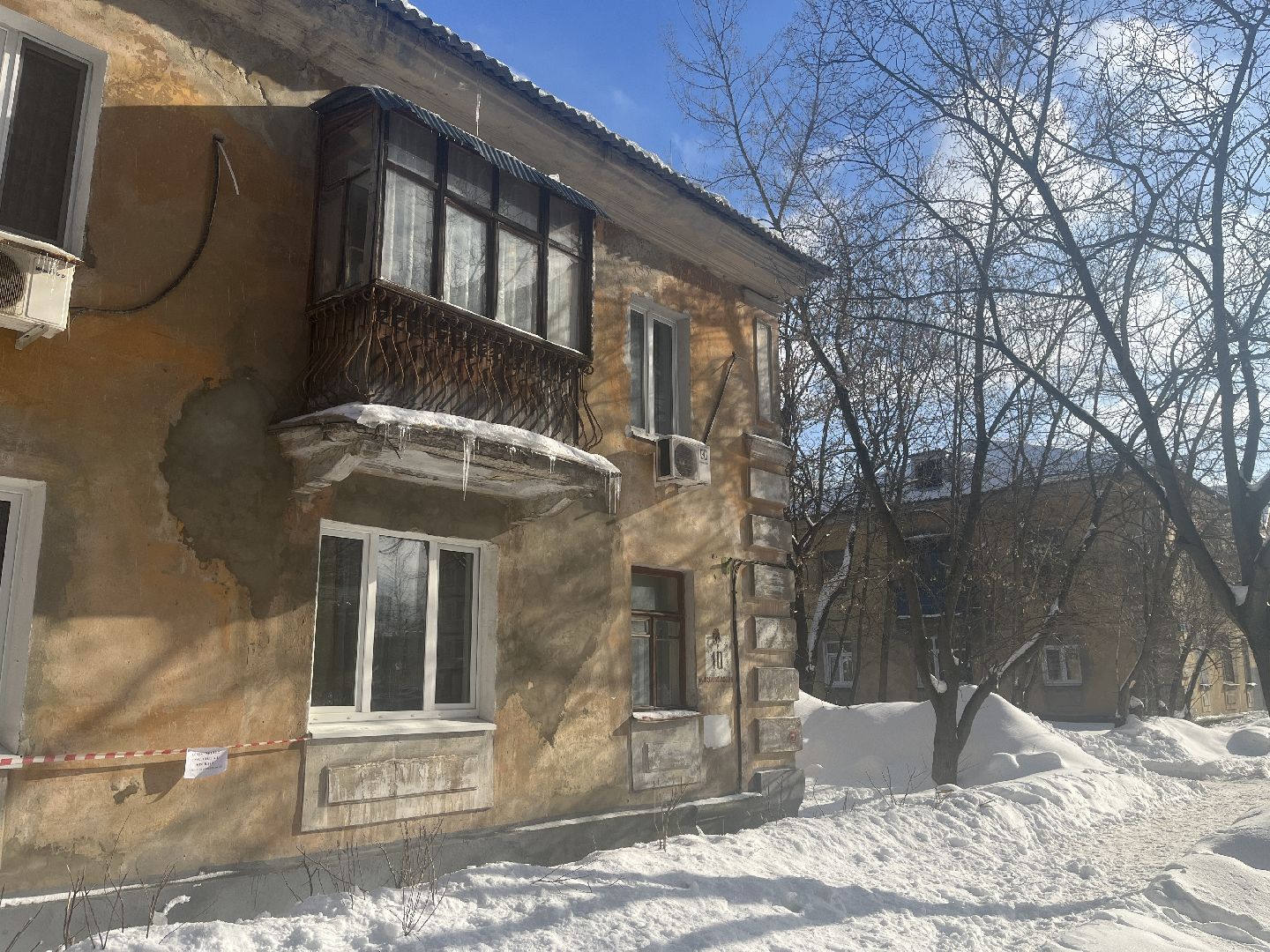 очистка крыш, сосульки, сбивание сосулек,