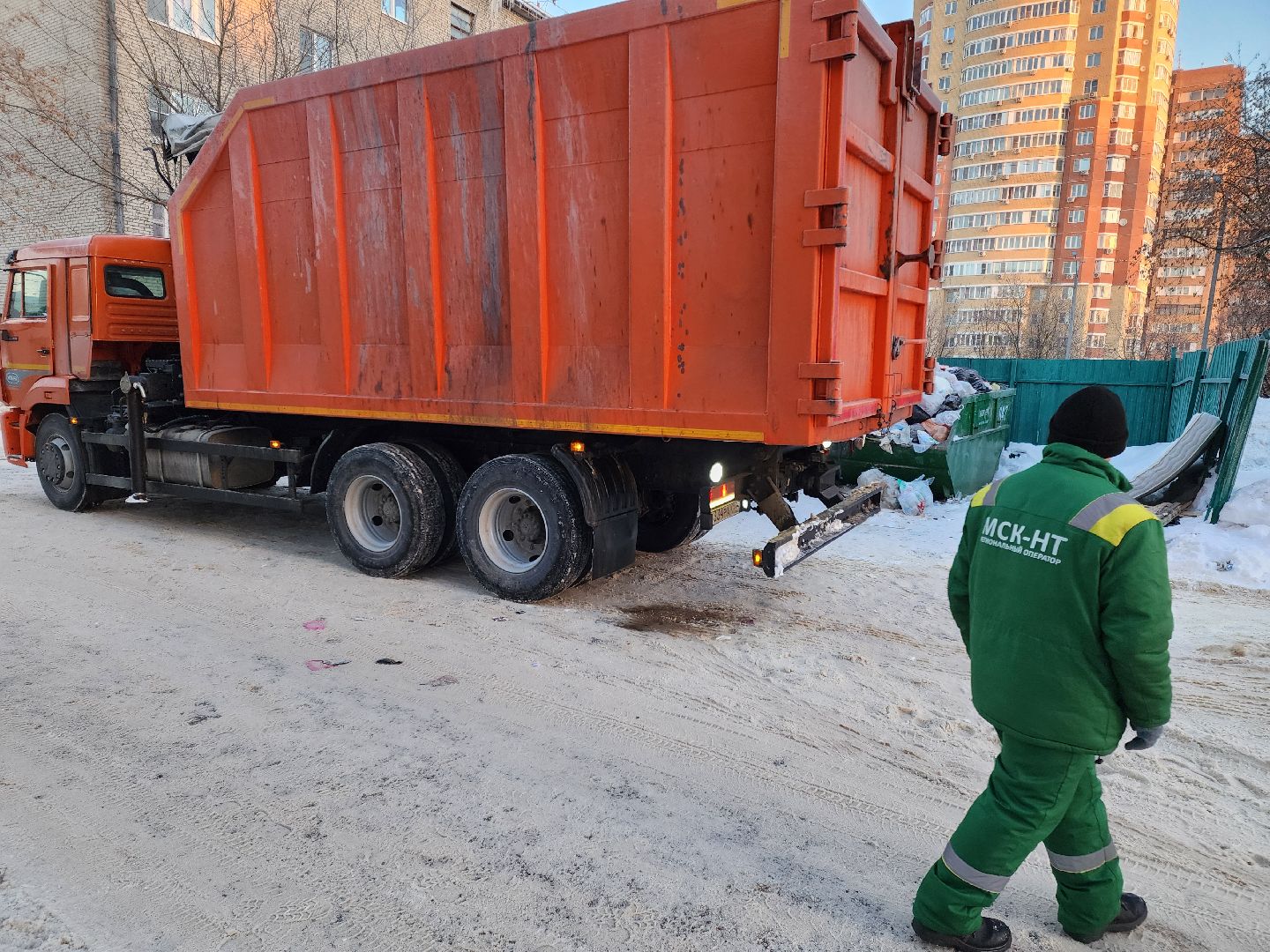 Подольск, ломовоз, вывоз мусора, контейнерная площадка,