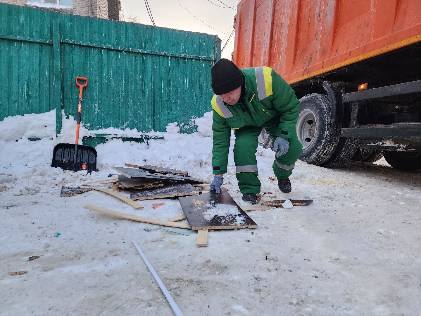 Подольск, ломовоз, вывоз мусора, контейнерная площадка,