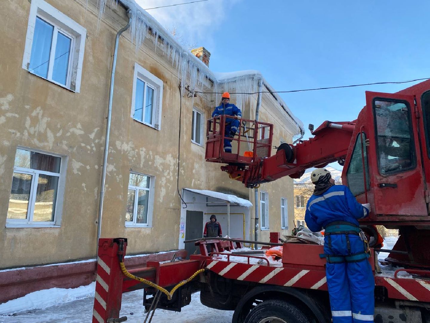 чехов, жкх, сосульки, коммунальная служба, кровля,