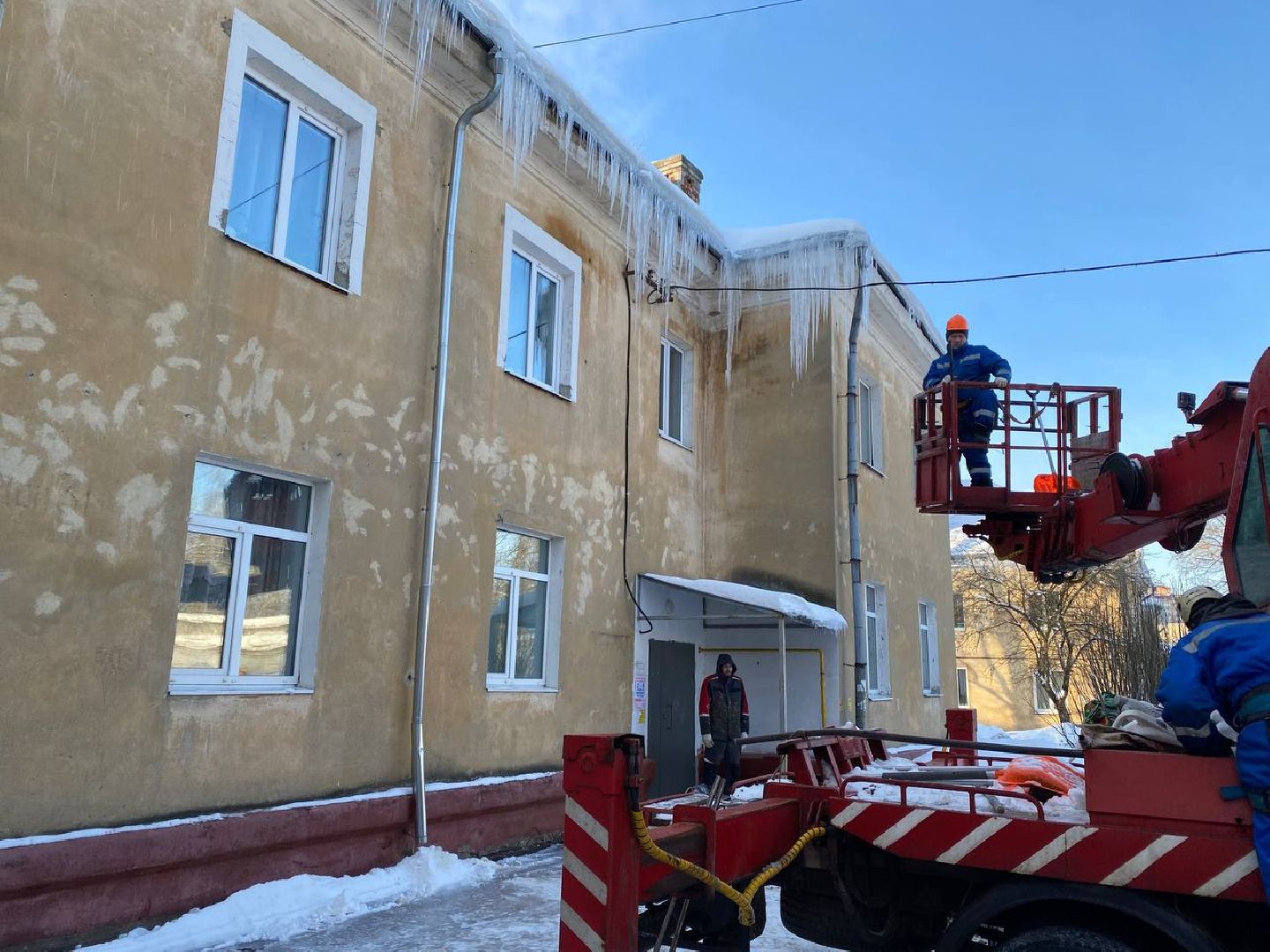 чехов, жкх, сосульки, коммунальная служба, кровля,