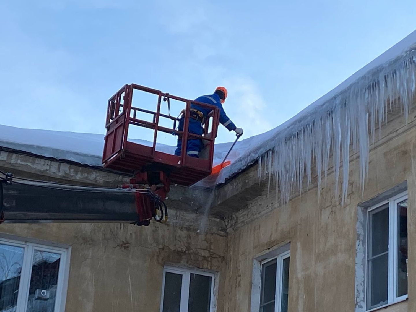 чехов, жкх, сосульки, коммунальная служба, кровля,