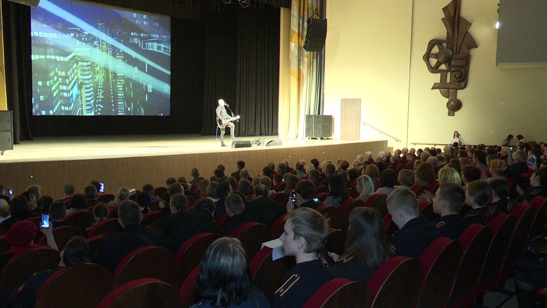 Реутов, праздник, концерт, Денис Майданов, песни, День защитника Отечества,