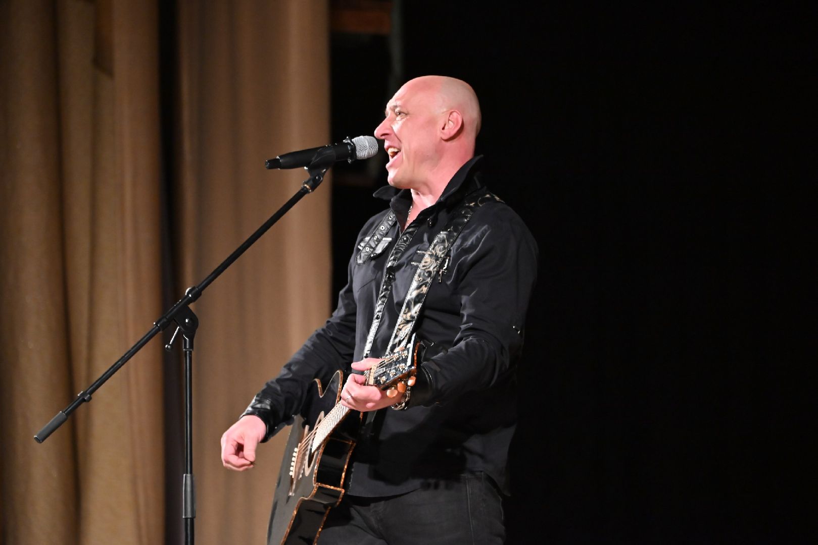 Реутов, праздник, концерт, Денис Майданов, песни, День защитника Отечества,