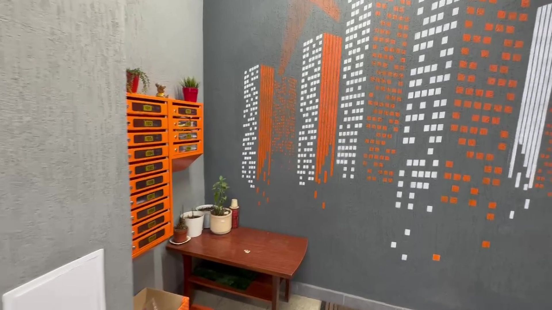 Видное, ремонт подъезда, управляющая компания, стены, люстра, почтовые ящики,