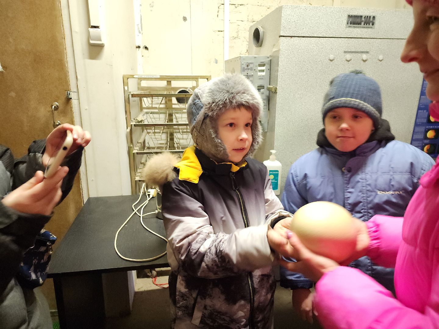 серпухов, подмосковье, дети, жены участников сво, страусиная ферма, МГЕР, диана алумянц,