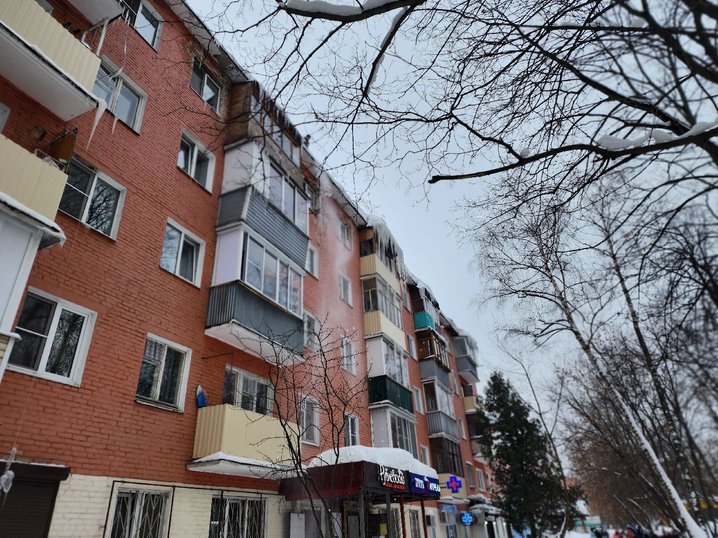 пушкино, сосульки, жкх, наледь на крыше,