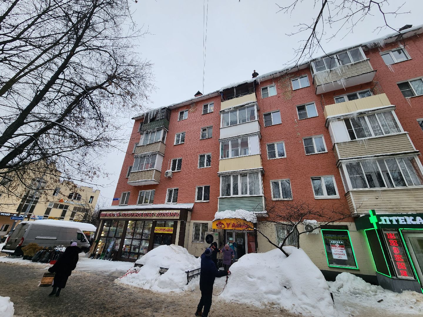 пушкино, сосульки, жкх, наледь на крыше,