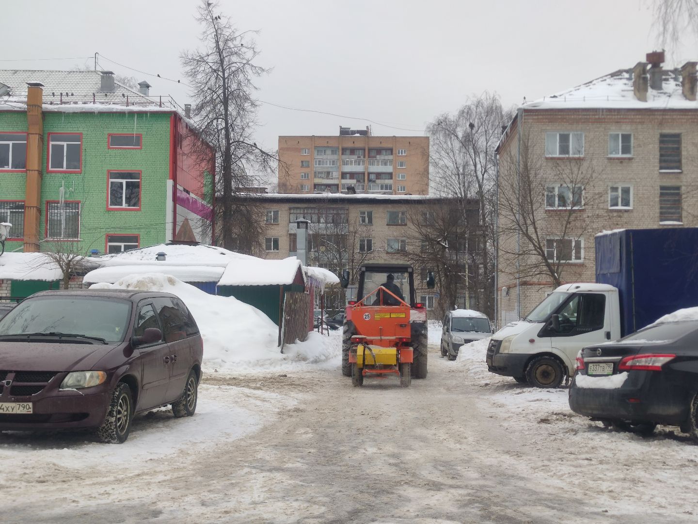 ЖКХ, реагенты, уборка города, уборка снега, дворы, коммунальщики, Дубна,