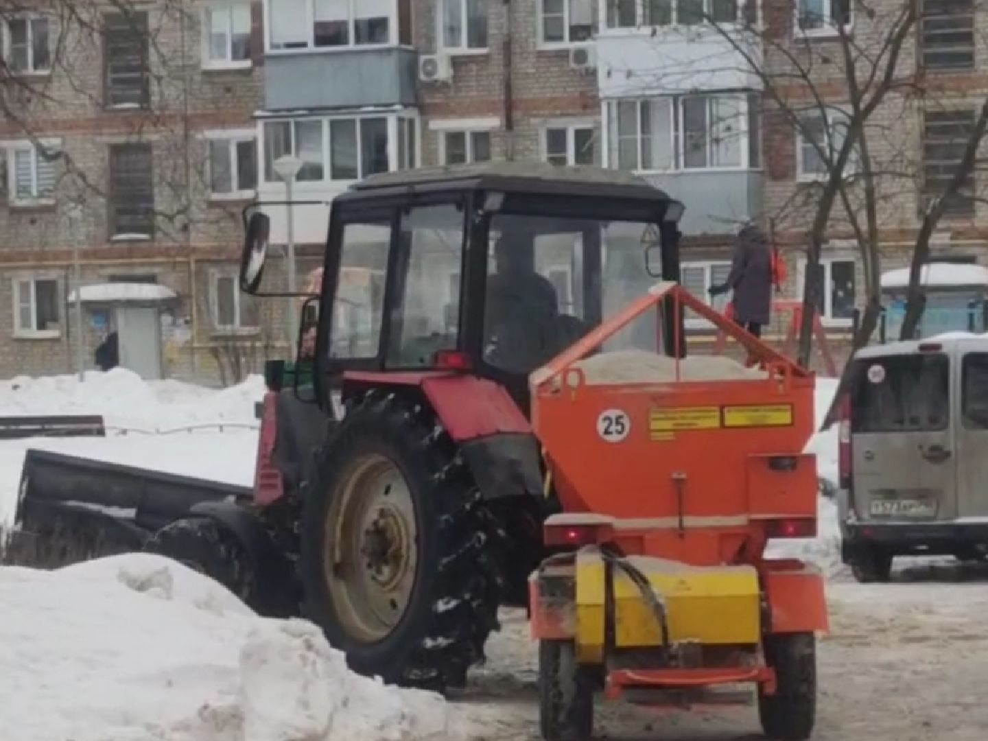 ЖКХ, реагенты, уборка города, уборка снега, дворы, коммунальщики, Дубна,