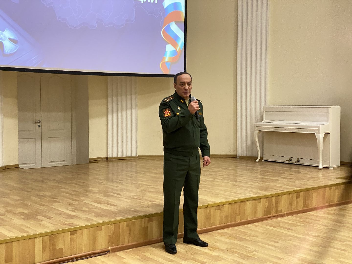 сво, семьи участников сво, глава ленинского городского округа, награждение, станислав каторов,