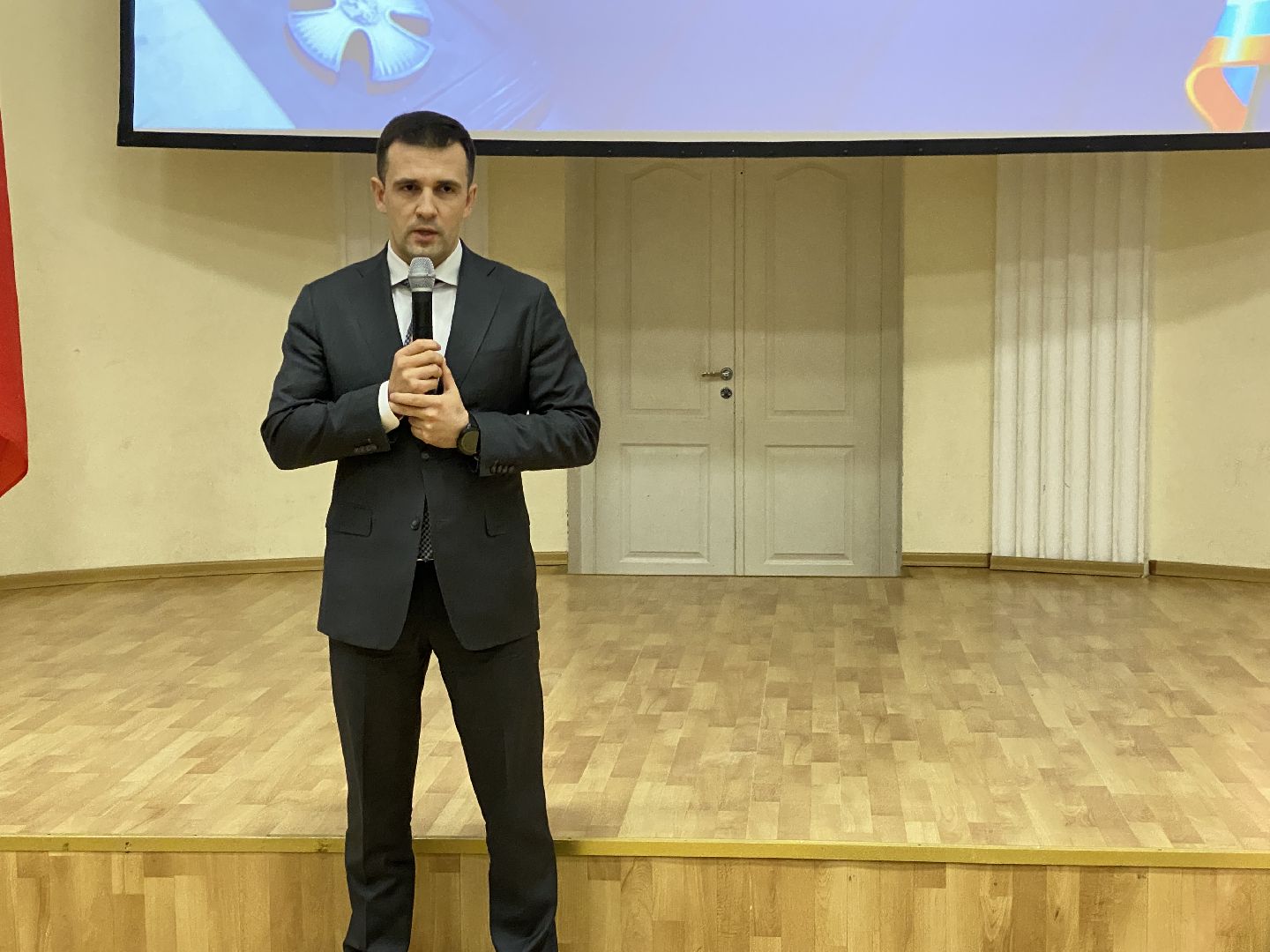 сво, семьи участников сво, глава ленинского городского округа, награждение, станислав каторов,