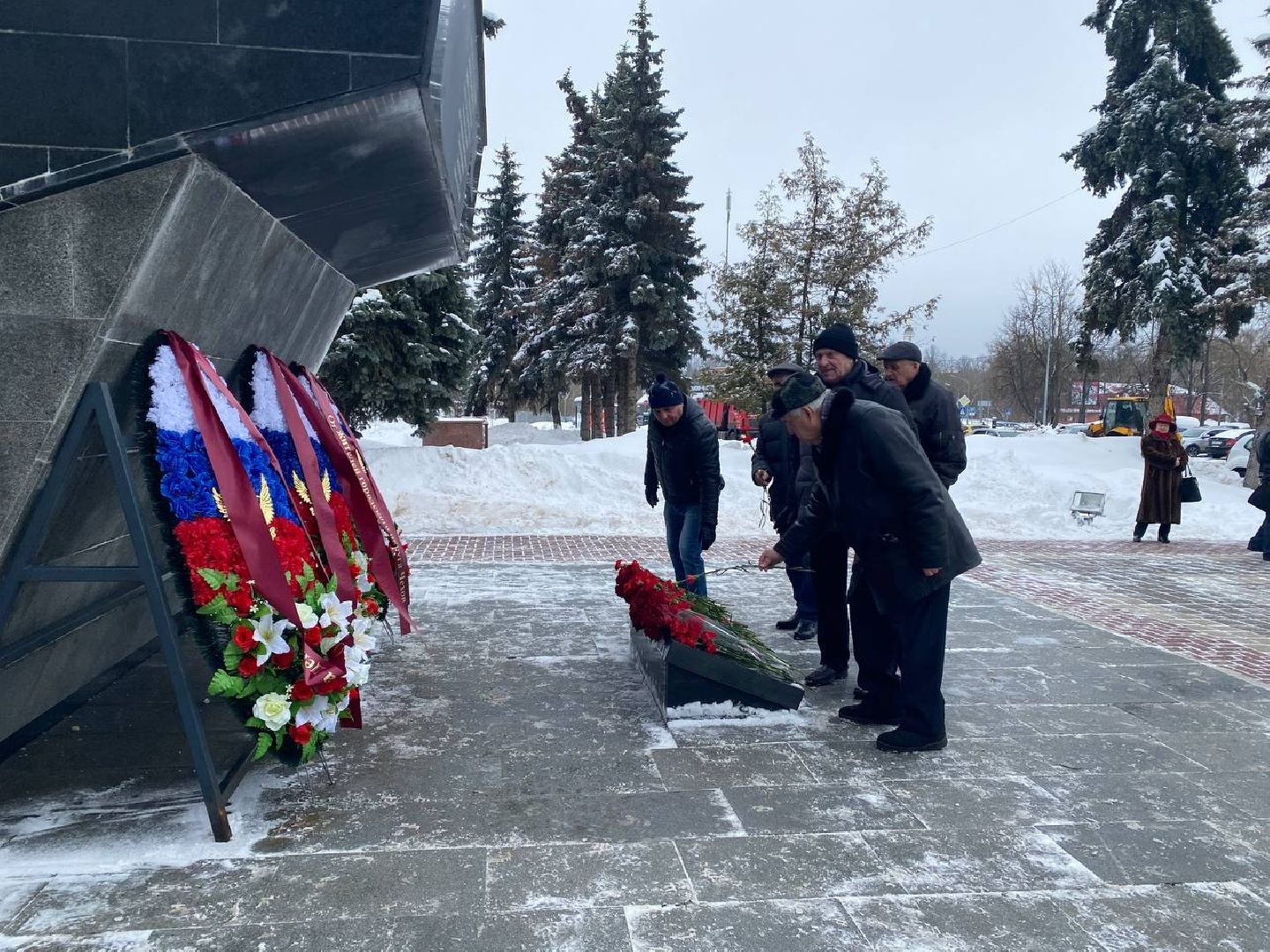 чехов, день защитника отечества, возложение цветов, ветераны, памятник,