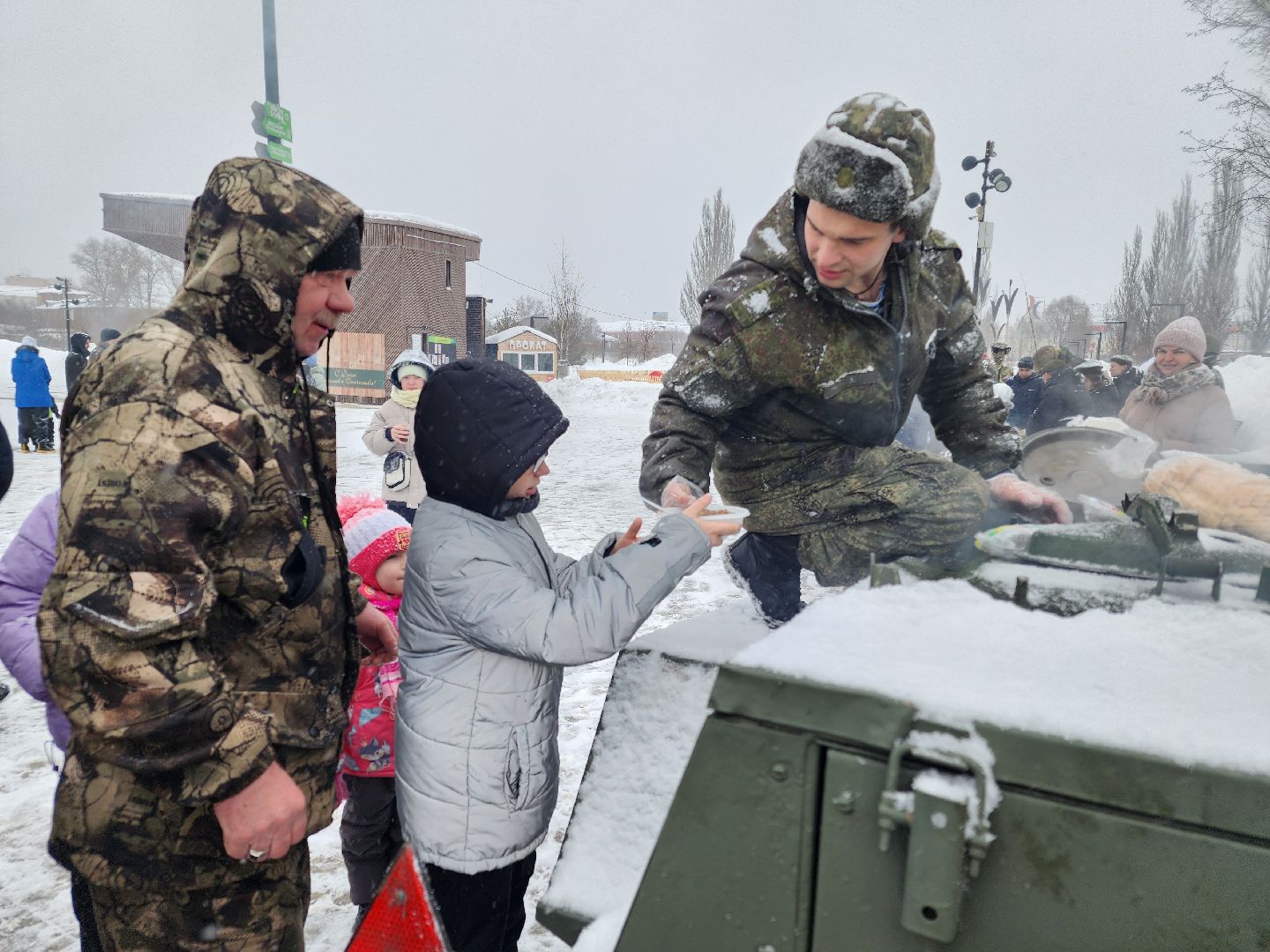 день защитника отечества, орехово-зуево, парки подмосковья, Выставка оружия, Полевая кухня,