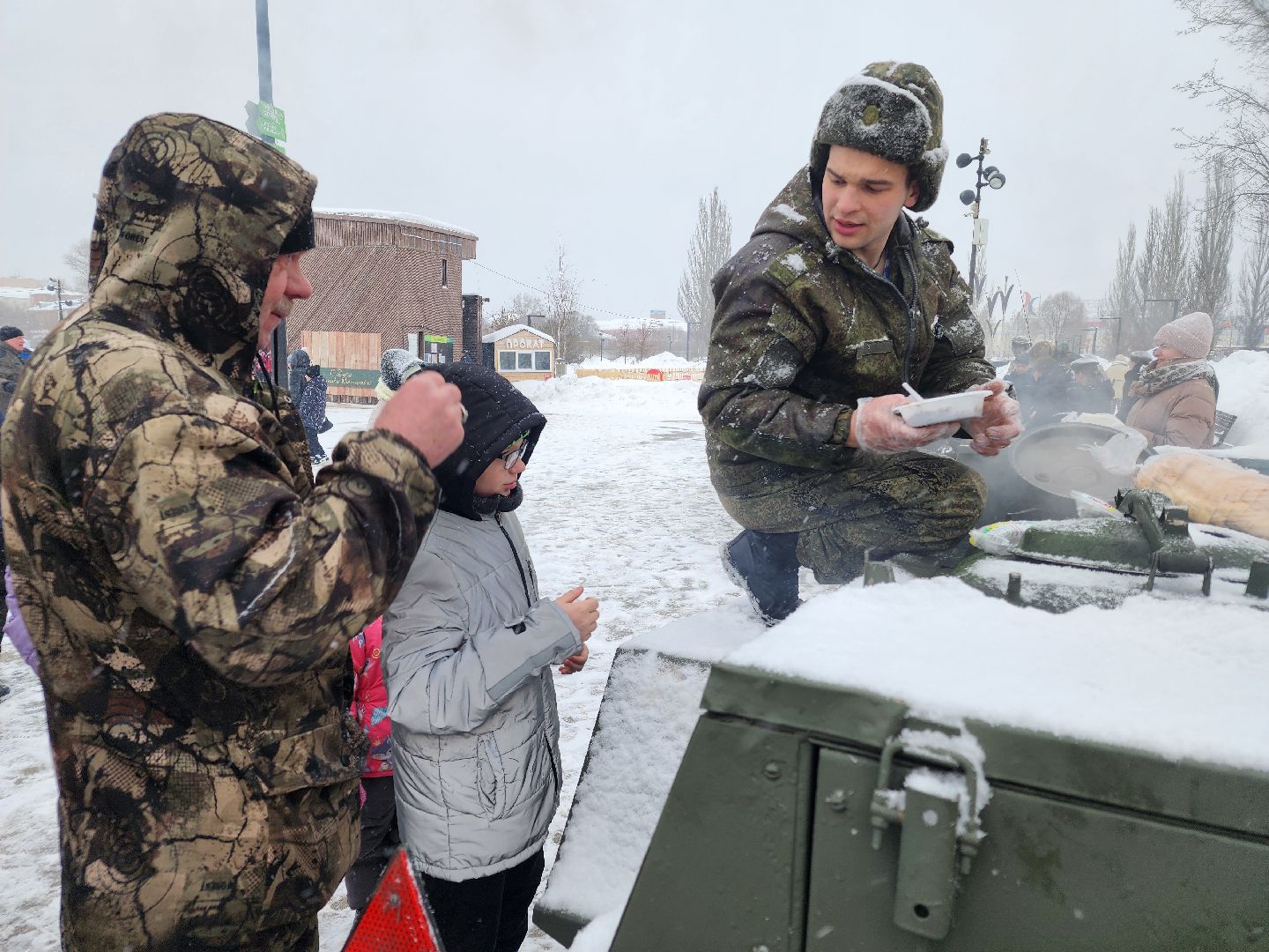 день защитника отечества, орехово-зуево, парки подмосковья, Выставка оружия, Полевая кухня,
