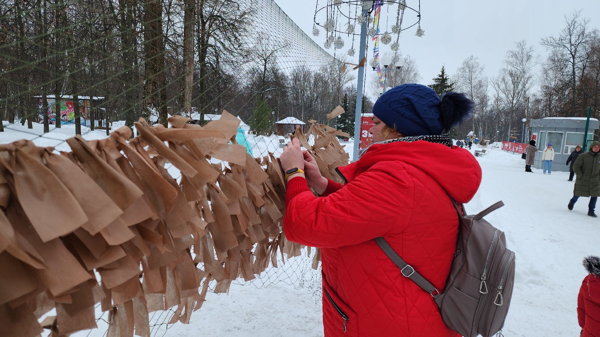 кашира, городской парк, день защитника отечества, мастер класс, маскировочные сети, волонтеры, ожерелье,