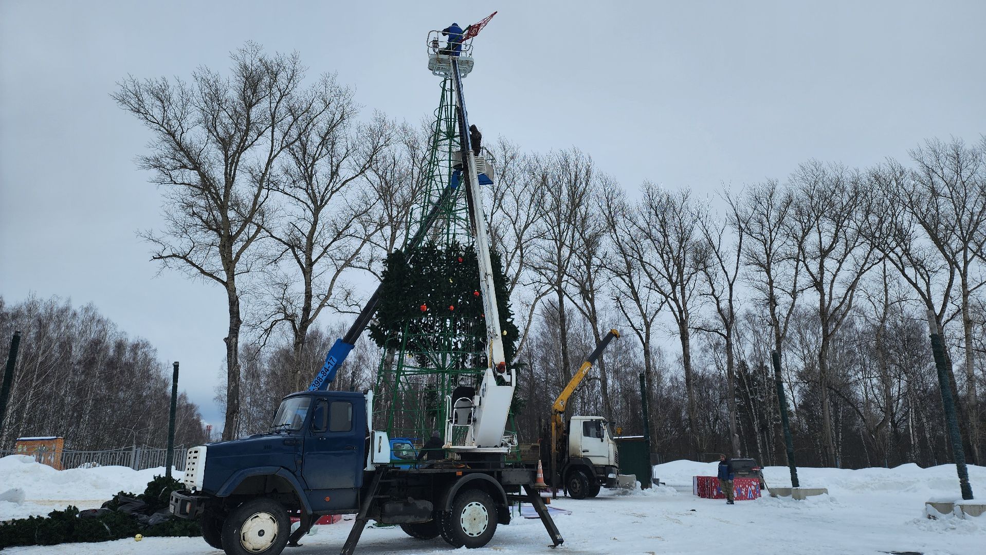 кашира, стадион энергетик, елка, символ нового года, демонтажные работы, Городской парк,