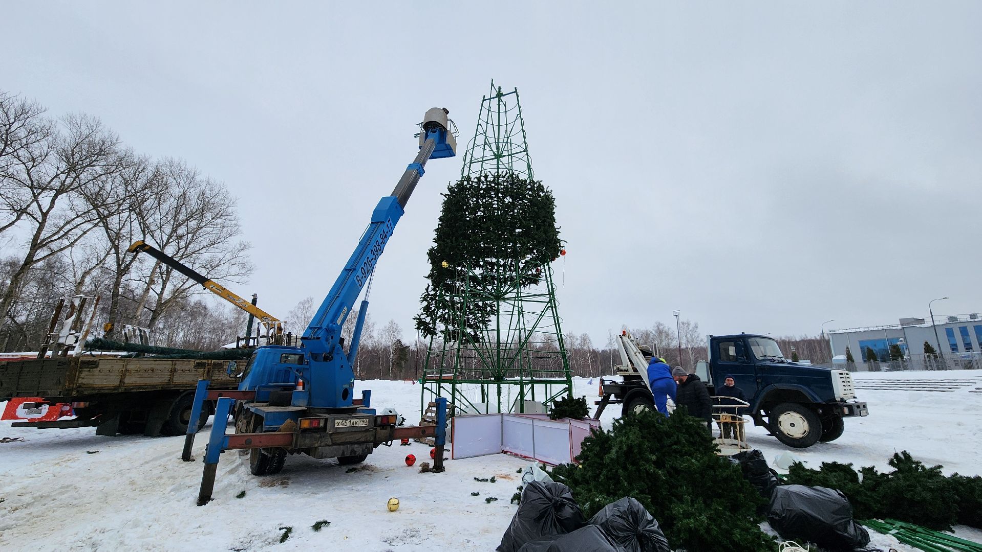 кашира, стадион энергетик, елка, символ нового года, демонтажные работы, Городской парк,