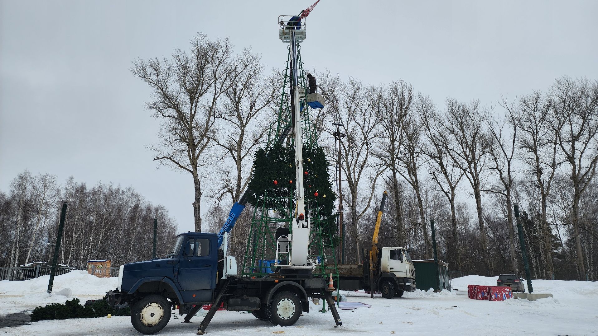 кашира, стадион энергетик, елка, символ нового года, демонтажные работы, Городской парк,