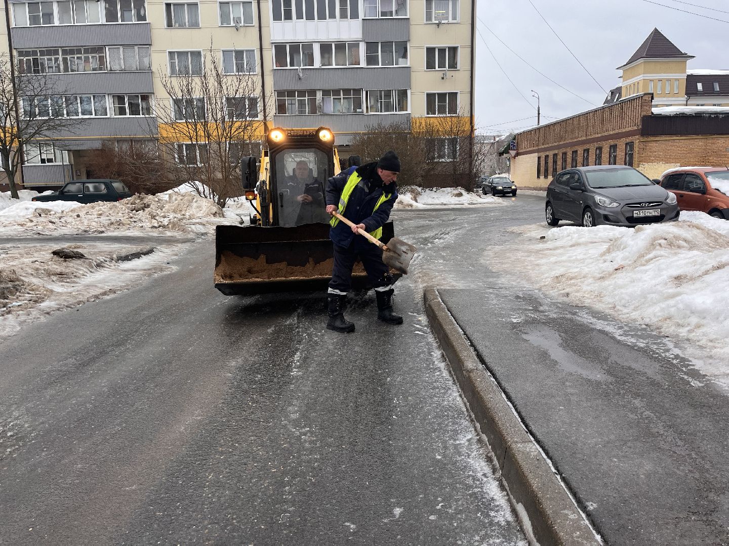 шаховская, снег, обработка дорог, наледь,