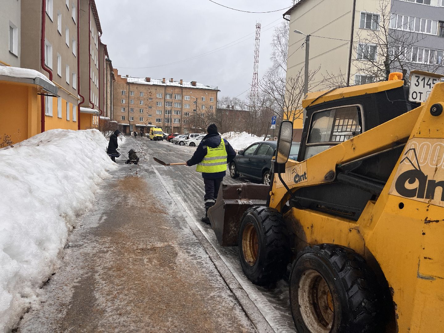 шаховская, снег, обработка дорог, наледь,