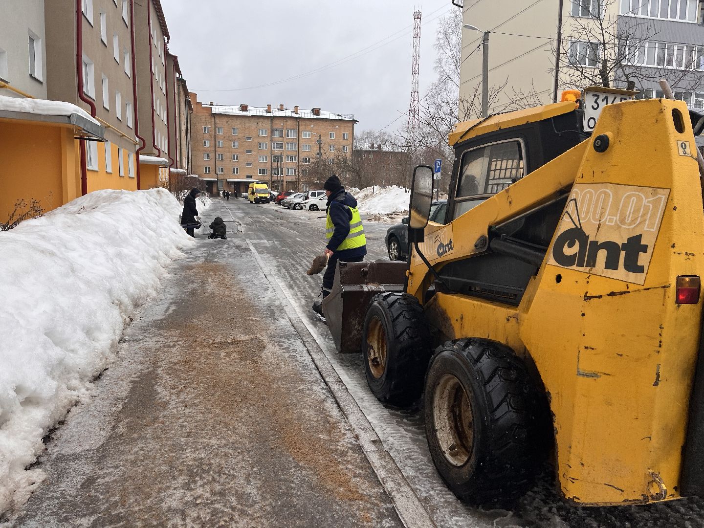 шаховская, снег, обработка дорог, наледь,
