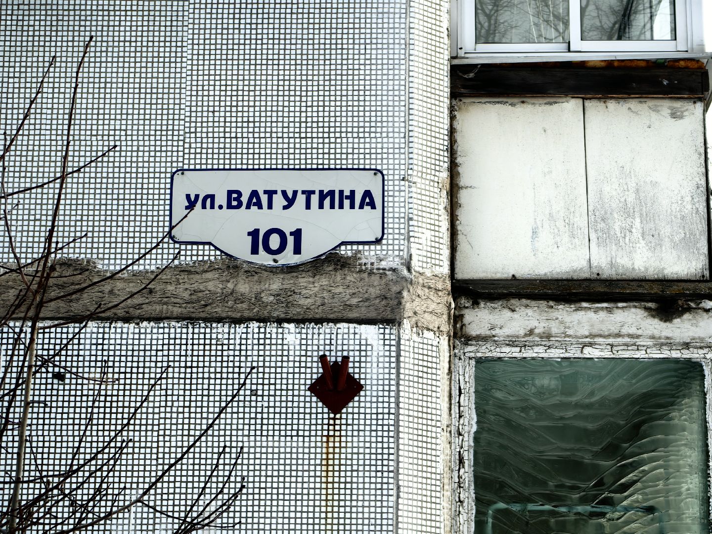 контейнерная площадка, мусоровоз, дорожные знаки, Остановка запрещена,