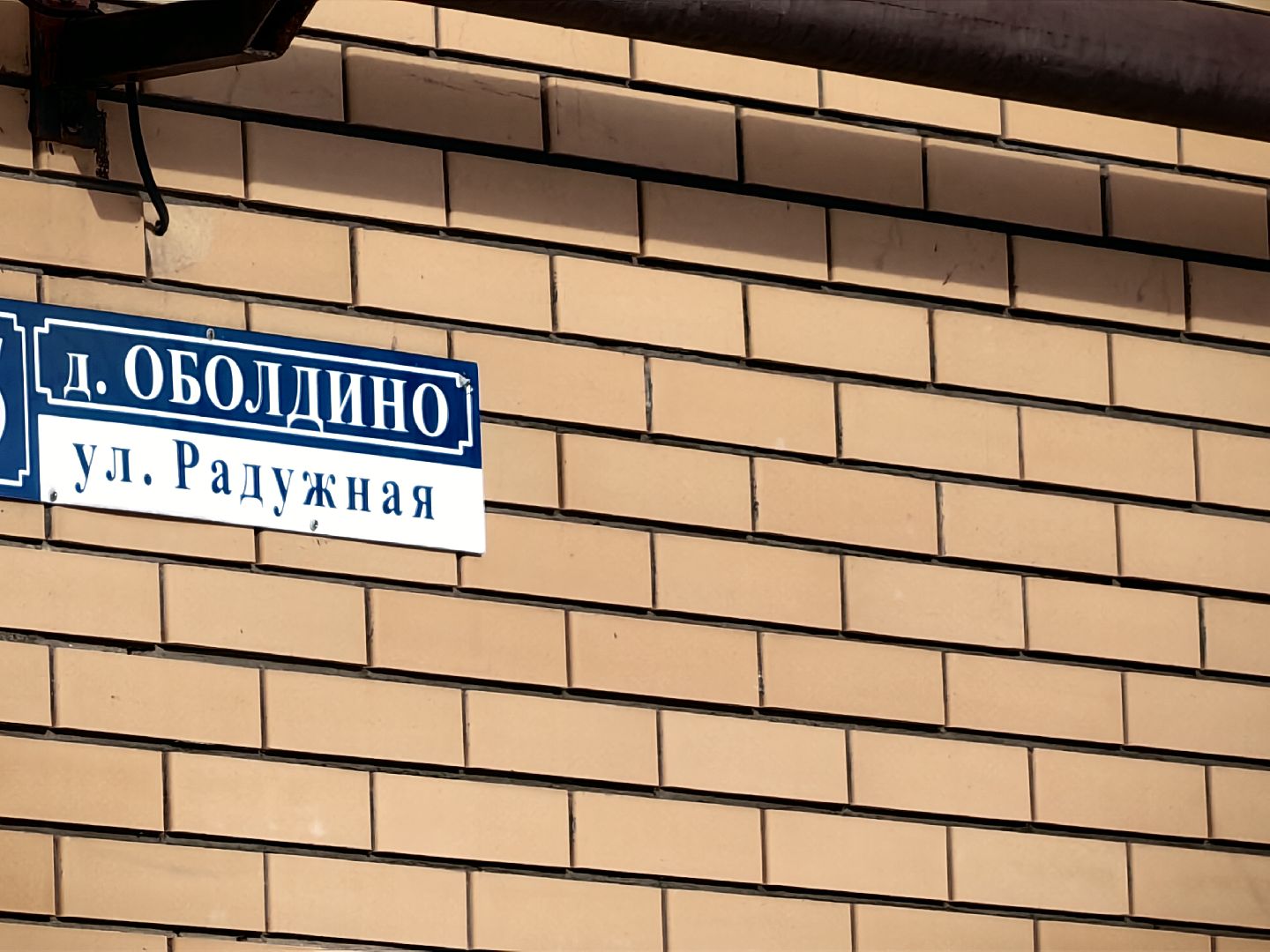 контейнерная площадка, мусоровоз, дорожные знаки, Остановка запрещена,