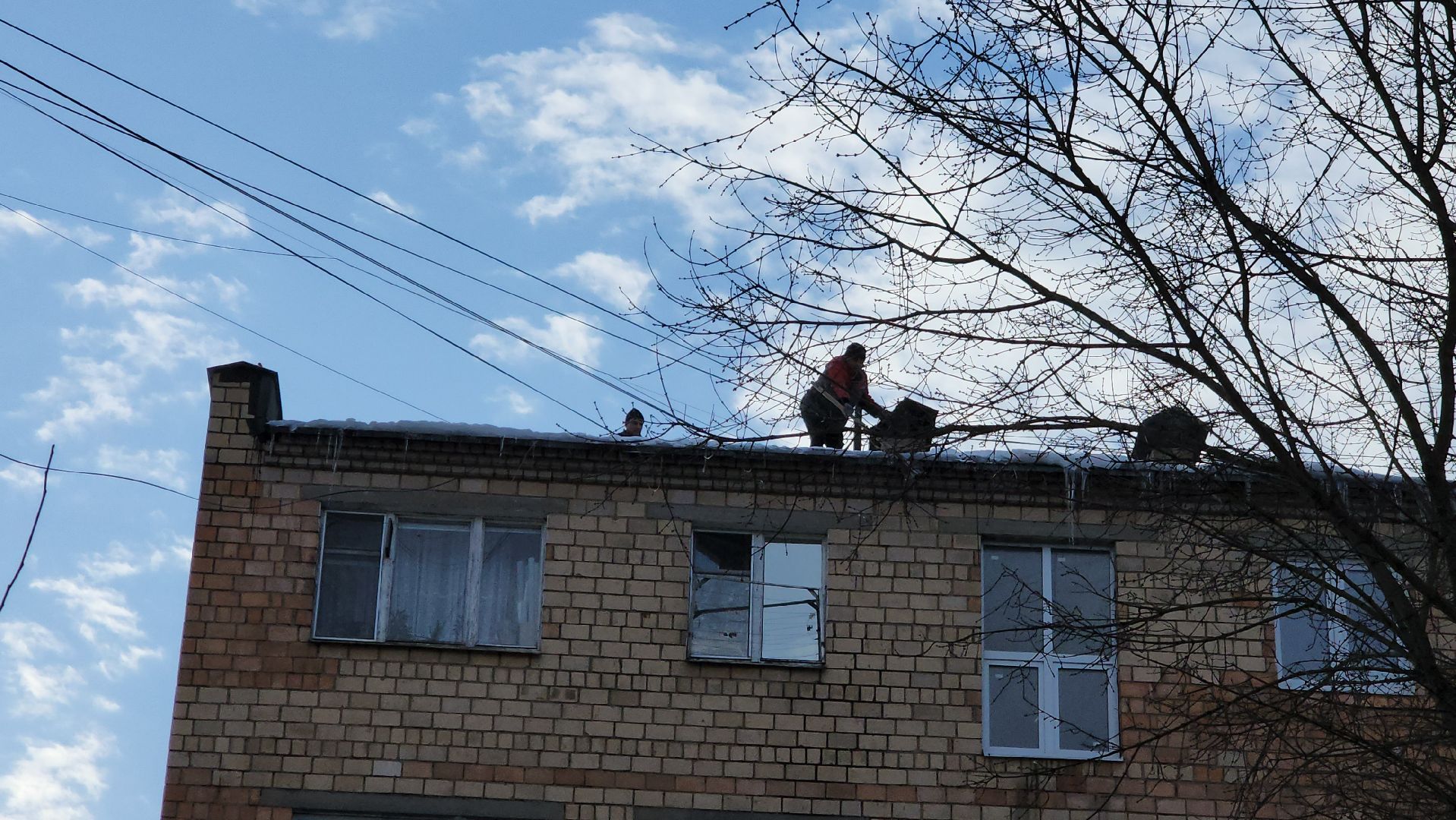 серпухов, улица физкультурная, управляющая компания, наледь на крыше, жкх,