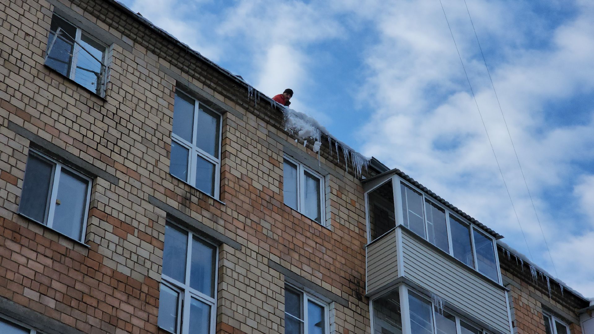 серпухов, улица физкультурная, управляющая компания, наледь на крыше, жкх,