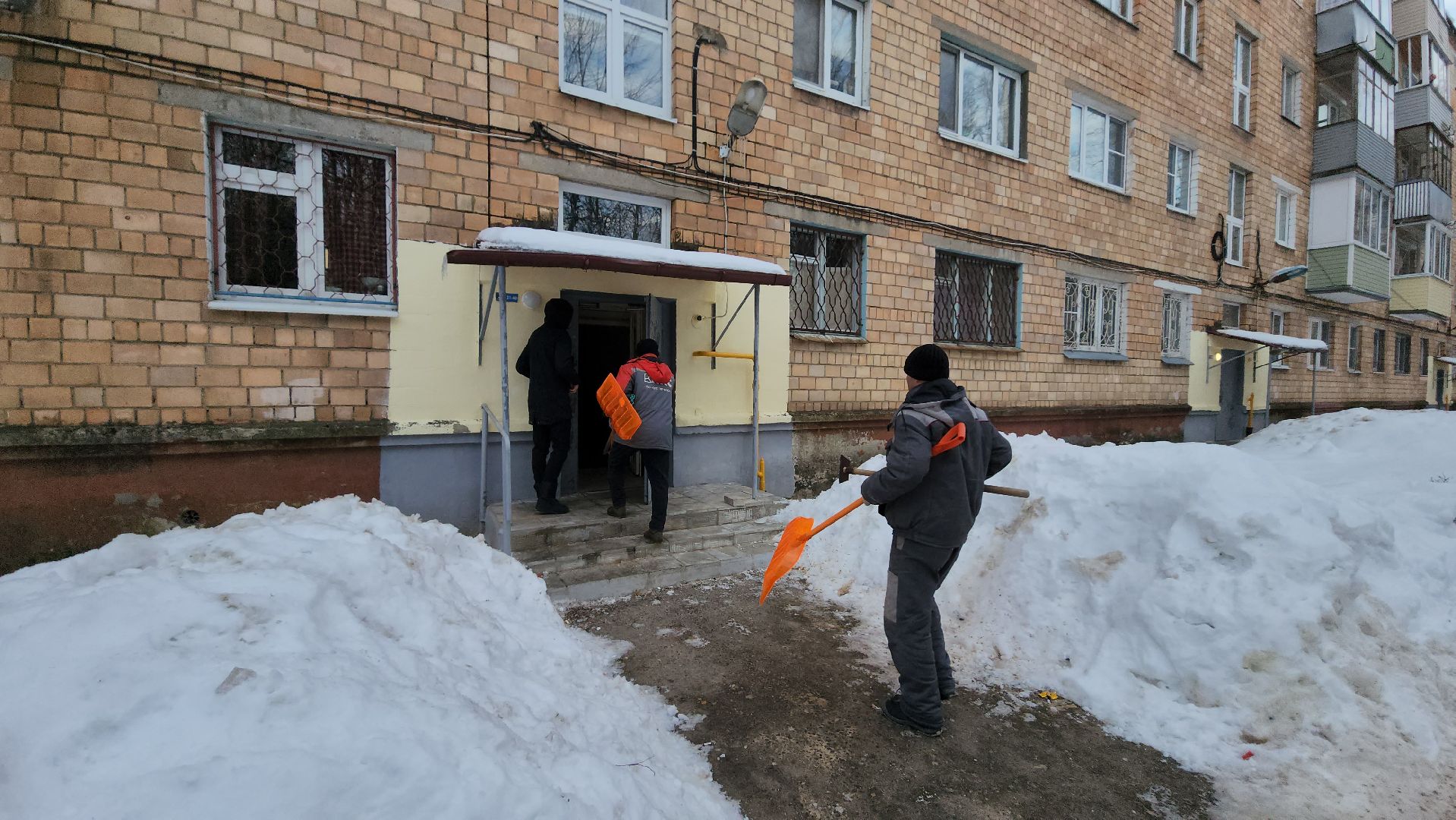 серпухов, улица физкультурная, управляющая компания, наледь на крыше, жкх,