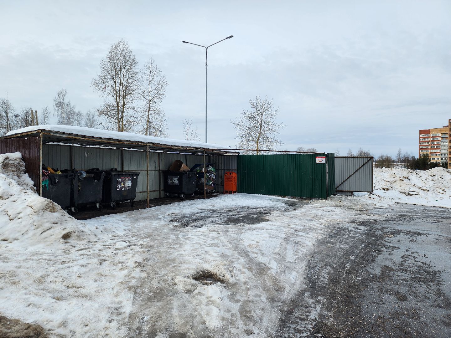 дорожные знаки, контейнерные площадки,