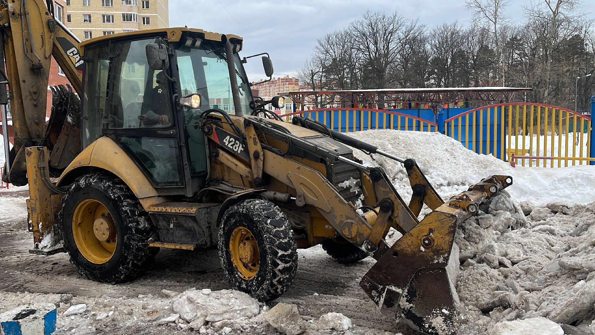 снег и наледь, уборка снега, коммунальная служба, управляющая компания,