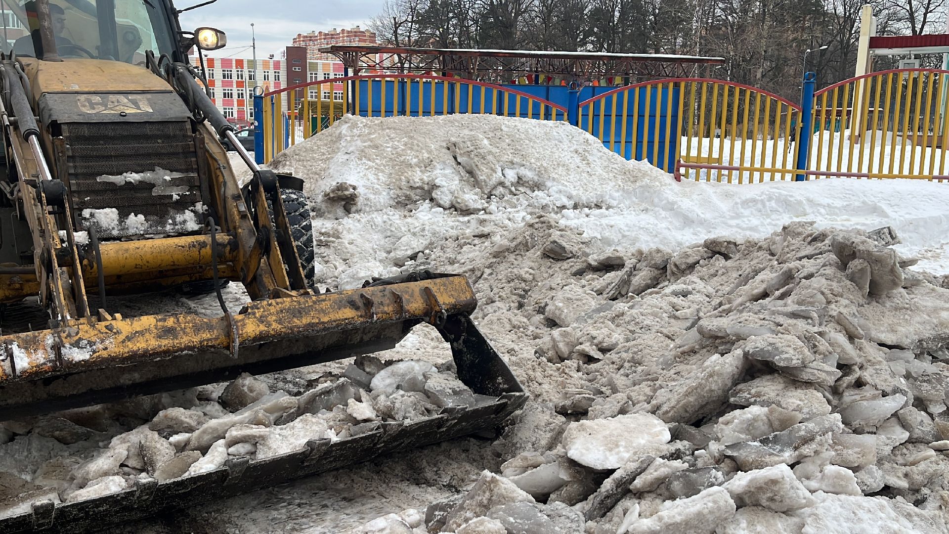 снег и наледь, уборка снега, коммунальная служба, управляющая компания,