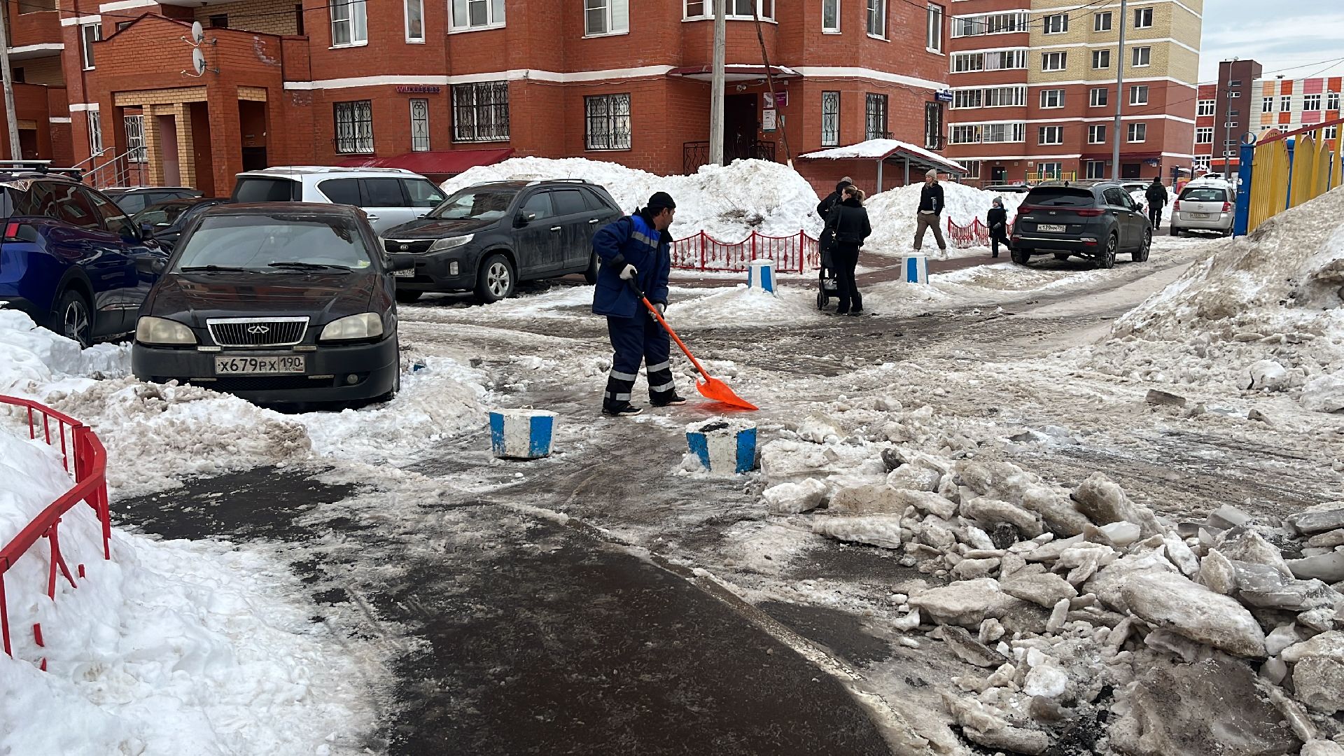 снег и наледь, уборка снега, коммунальная служба, управляющая компания,