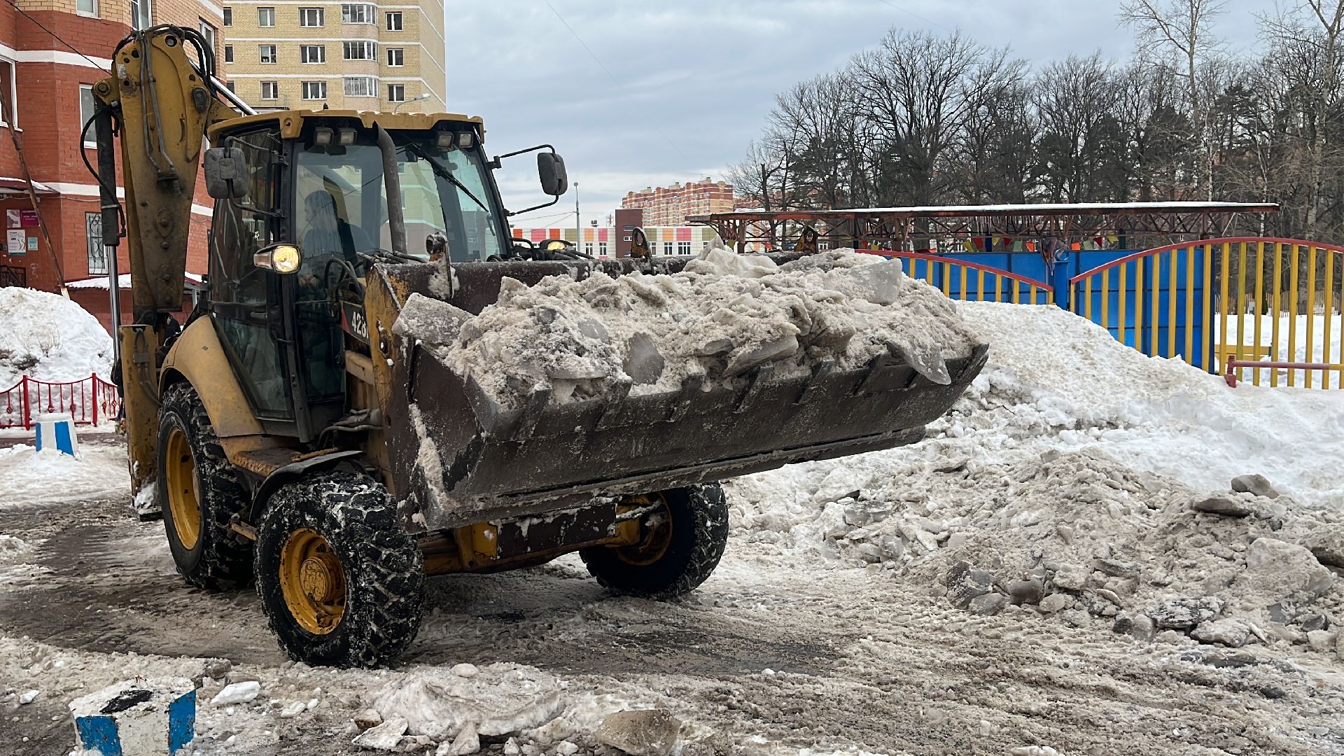 снег и наледь, уборка снега, коммунальная служба, управляющая компания,