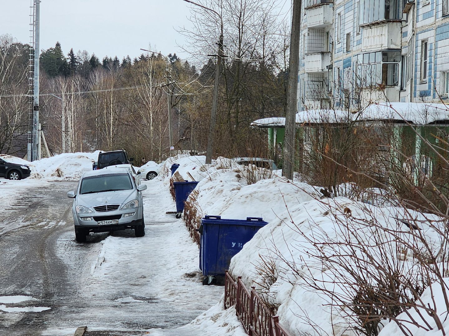 дорожные знаки, дорожные знаки во дворах,