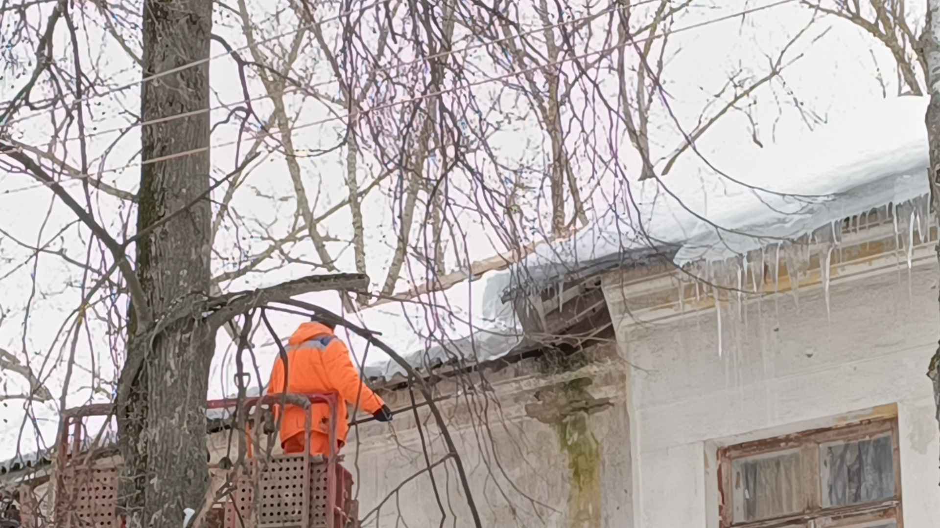 жкх, чистка кровли от снега, лобня,